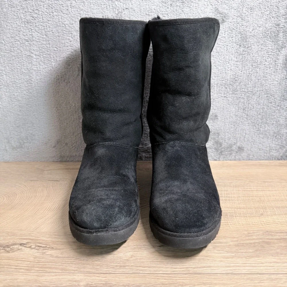 UGG Amie Classic Slim Boot Women 8 Black‎ Suede Shearling Mid Calf Wedge Heel